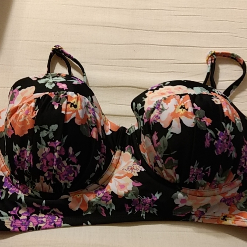 Under wire swim top